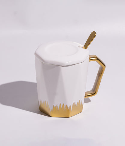 كوب قهوة سيراميك بلمسة فخمة من سنابل ذهبية أسفل الكوب، مع غطاء وملعقة، باللون الأبيض