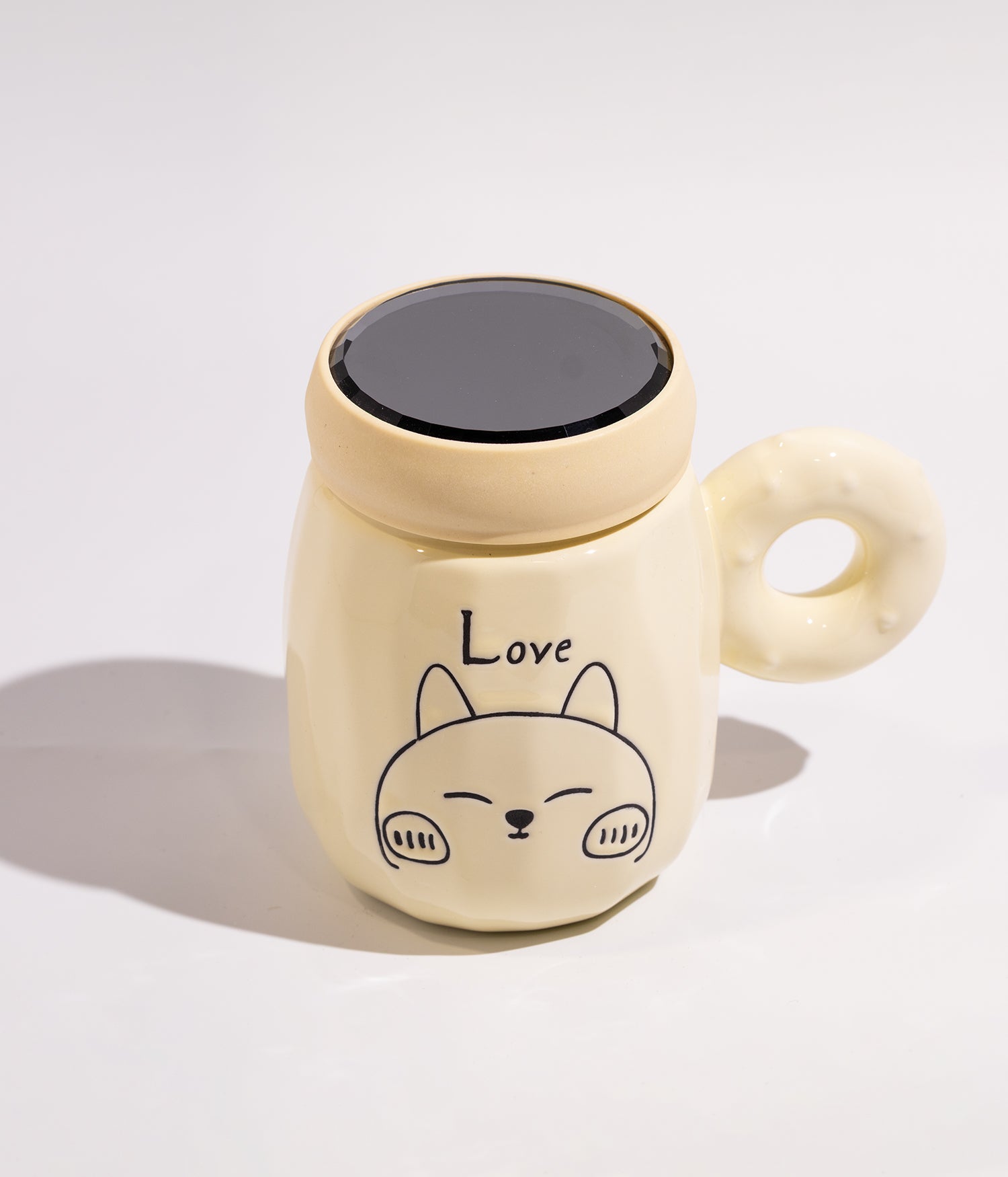 كوب سيراميك أصفر بتصميم وجه القطة النائمة مع غطاء محكم الاغلاق