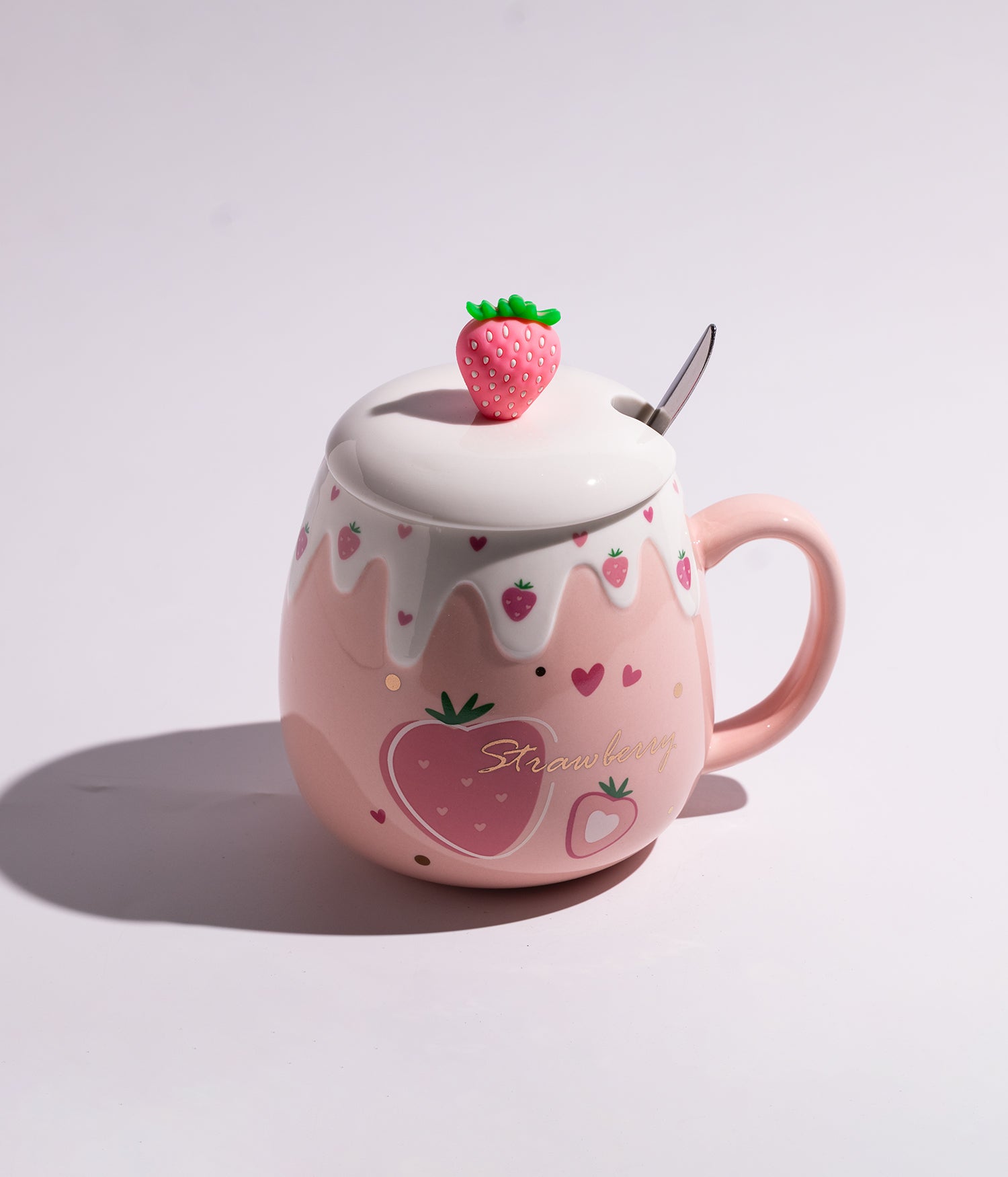 كوب قهوة سيراميك باللون الوردي بغطاء فراولة مجسم مع ملعقة