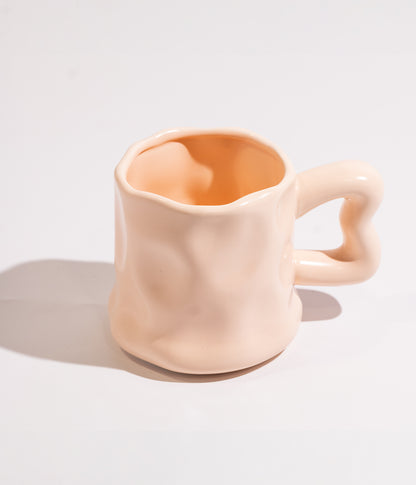 كوب سيراميك سادة بتصميم مموج ومقبض عصري مموج باللون البرتقالي