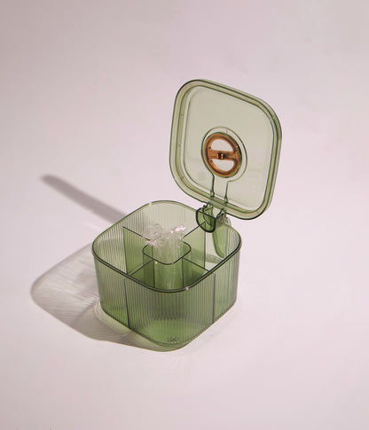 علبة توابل شفافة مقسمة 4 أقسام مع ملاعق بلاستيك – مقاس 17.5×15×10.5 سم